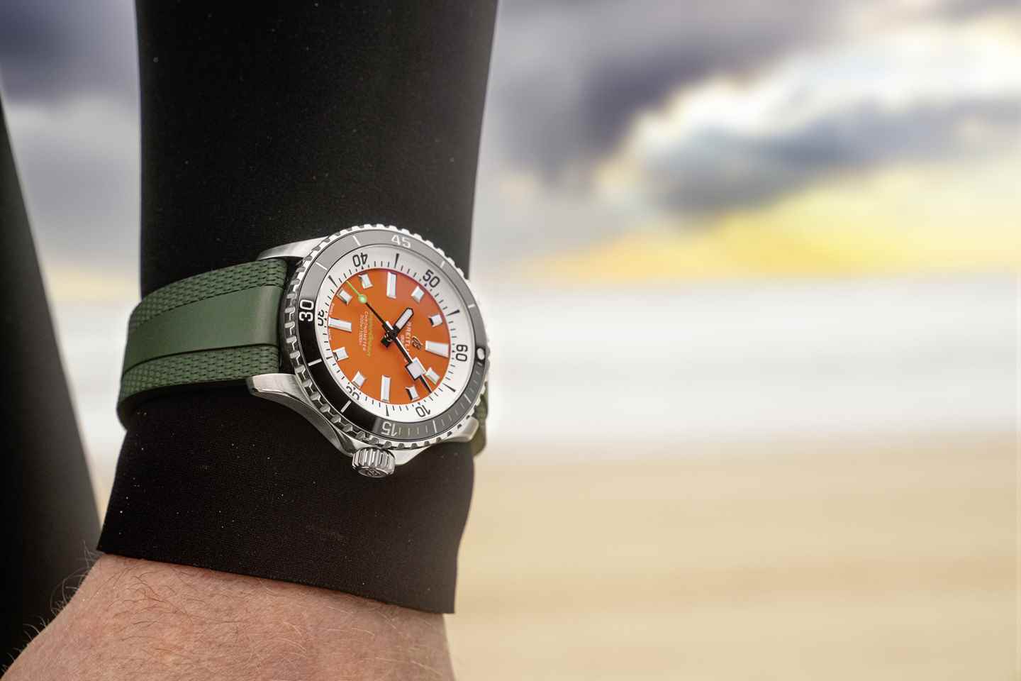 37-breitling-superocean-42-kelly-slater-limited-edition-ref-a173751a1o1s1-rgb